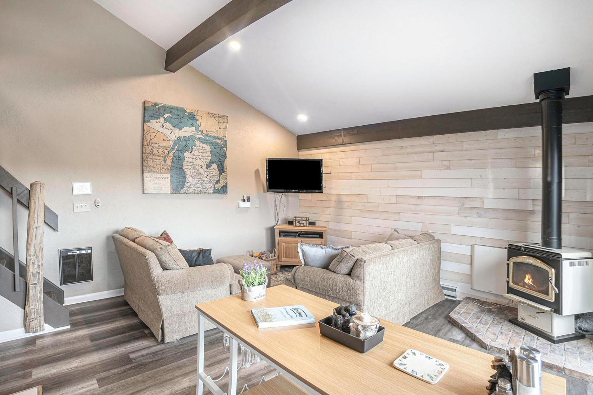 Quiet And Cozy Lakefront Home Near Mt Boyne Gaylord Buitenkant foto