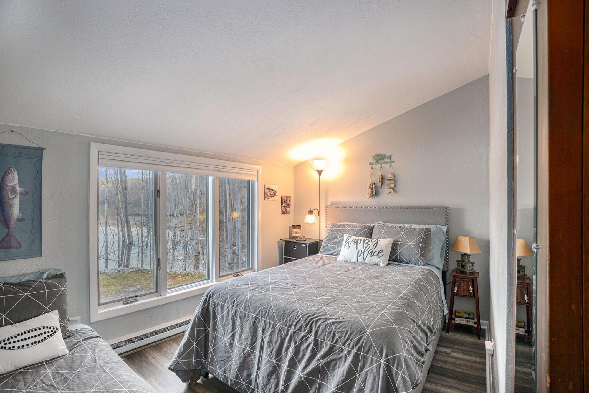 Quiet And Cozy Lakefront Home Near Mt Boyne Gaylord Buitenkant foto